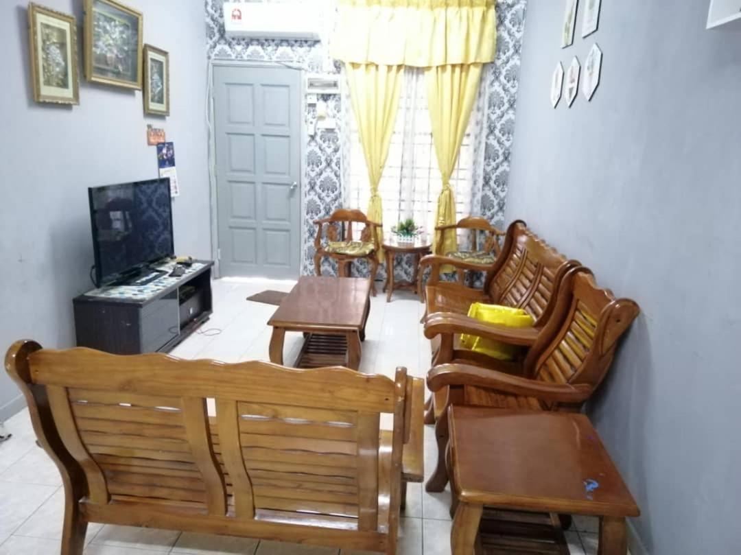 Kampong Batu Lapan  Homestay Perpaduan, Taman Bercham Raya Ulu Kinta Ipoh Perak מראה חיצוני תמונה