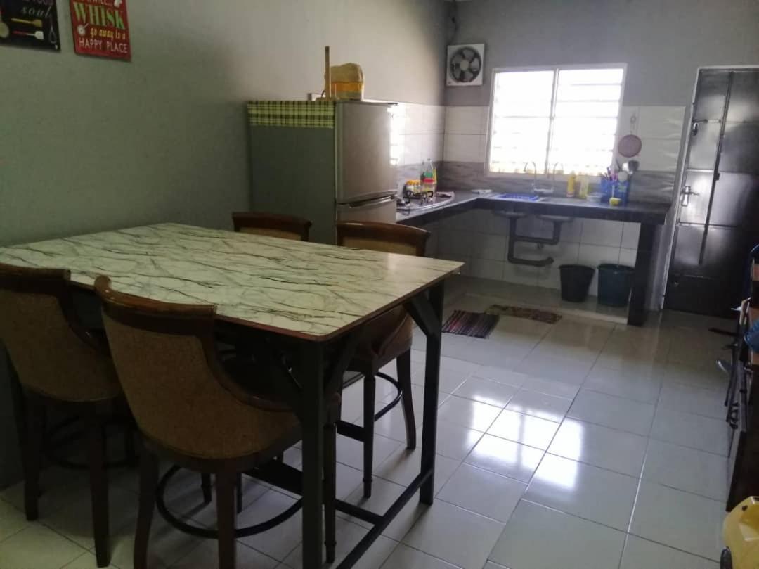 Kampong Batu Lapan  Homestay Perpaduan, Taman Bercham Raya Ulu Kinta Ipoh Perak מראה חיצוני תמונה